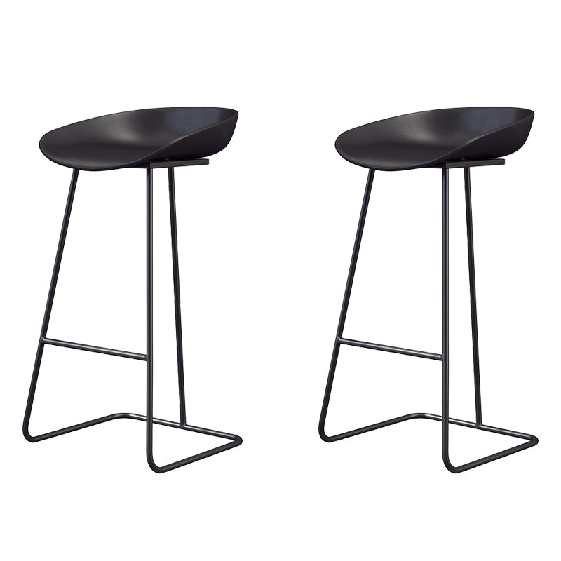 Taburete de bar de plástico estilo Glam, taburete de bar con forma de cubo y altura de mostrador