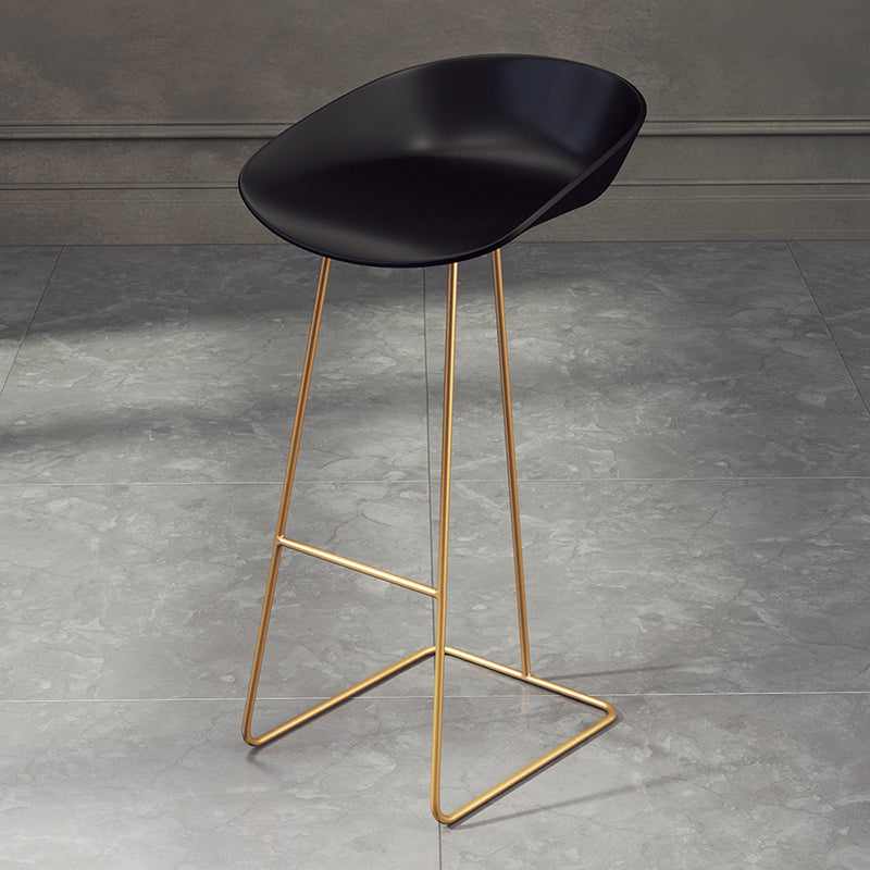 Taburete de bar de plástico estilo Glam, taburete de bar con forma de cubo y altura de mostrador