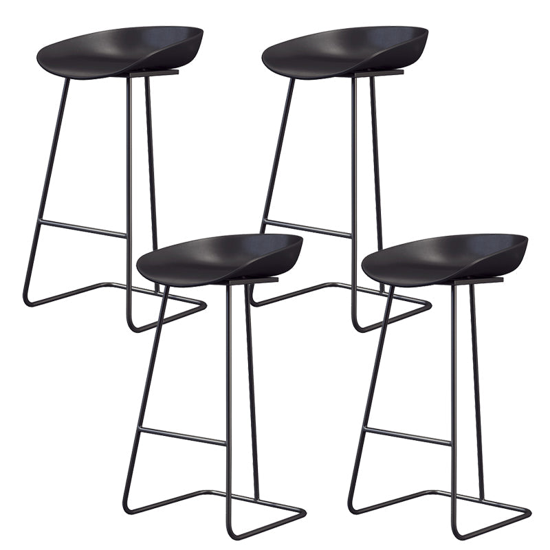 Taburete de bar de plástico estilo Glam, taburete de bar con forma de cubo y altura de mostrador