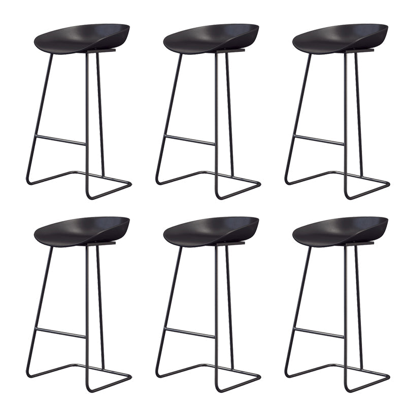 Taburete de bar de plástico estilo Glam, taburete de bar con forma de cubo y altura de mostrador