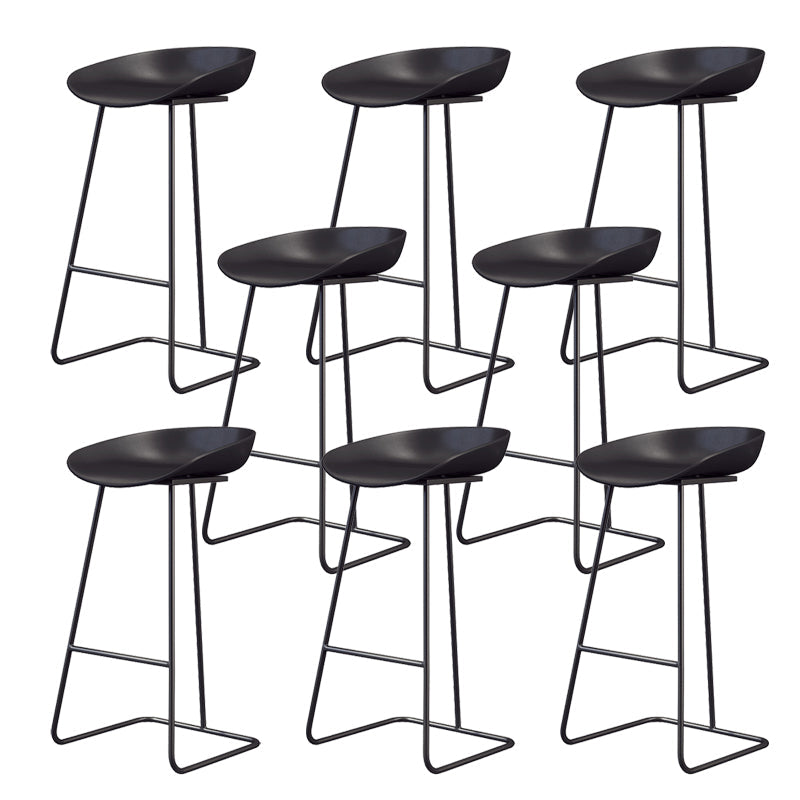 Taburete de bar de plástico estilo Glam, taburete de bar con forma de cubo y altura de mostrador