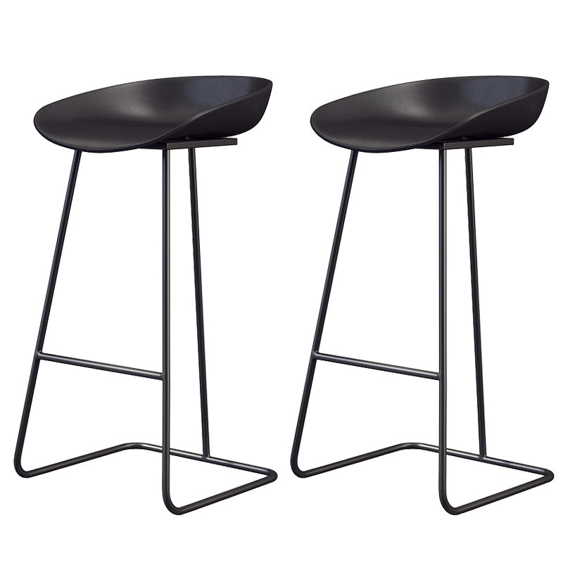 Taburete de bar de plástico estilo Glam, taburete de bar con forma de cubo y altura de mostrador