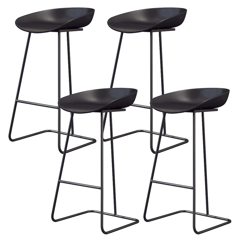 Taburete de bar de plástico estilo Glam, taburete de bar con forma de cubo y altura de mostrador