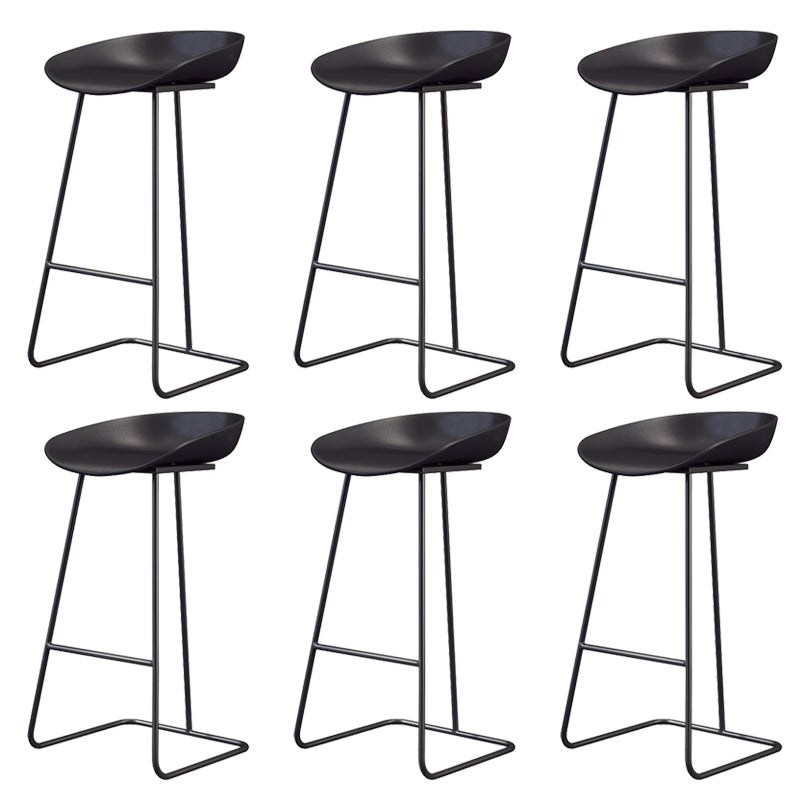 Taburete de bar de plástico estilo Glam, taburete de bar con forma de cubo y altura de mostrador