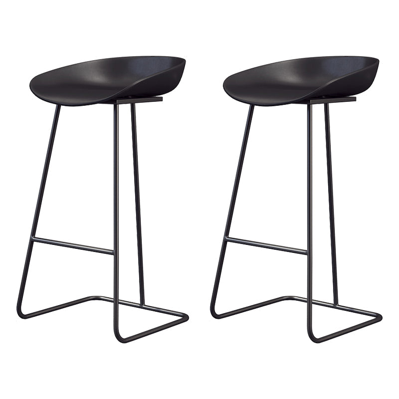 Taburete de bar de plástico estilo Glam, taburete de bar con forma de cubo y altura de mostrador