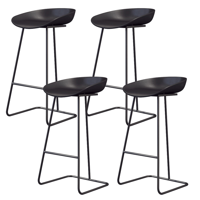 Taburete de bar de plástico estilo Glam, taburete de bar con forma de cubo y altura de mostrador