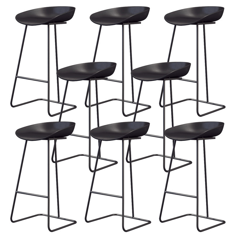 Taburete de bar de plástico estilo Glam, taburete de bar con forma de cubo y altura de mostrador