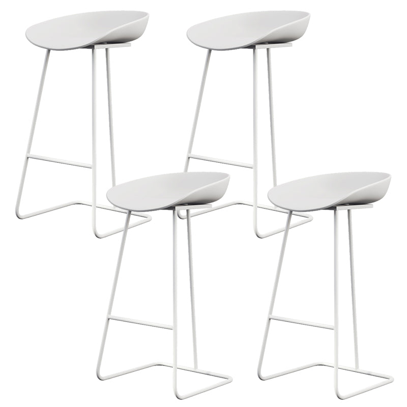 Taburete de bar de plástico estilo Glam, taburete de bar con forma de cubo y altura de mostrador