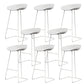 Taburete de bar de plástico estilo Glam, taburete de bar con forma de cubo y altura de mostrador