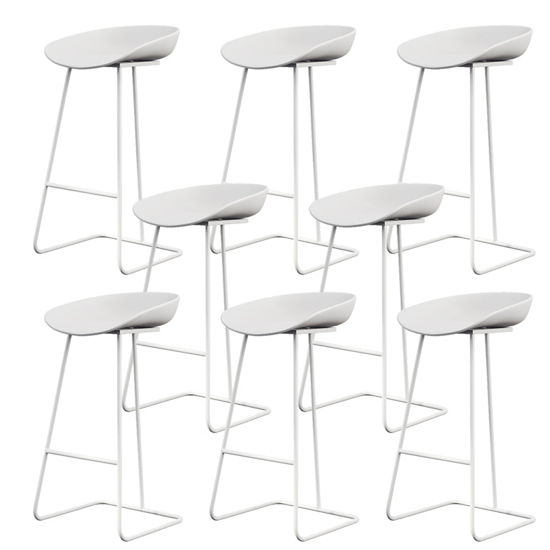 Taburete de bar de plástico estilo Glam, taburete de bar con forma de cubo y altura de mostrador