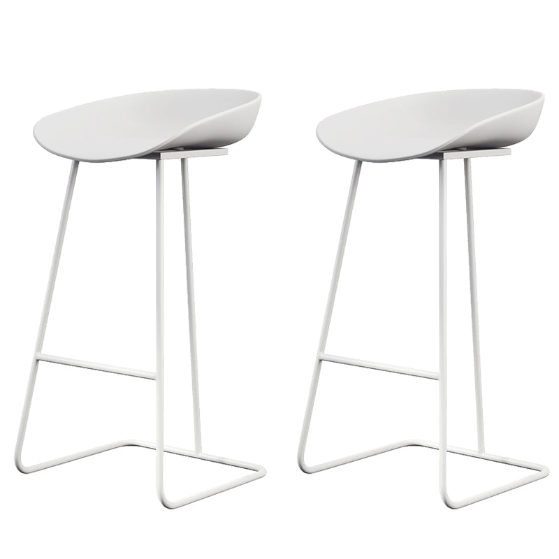 Taburete de bar de plástico estilo Glam, taburete de bar con forma de cubo y altura de mostrador