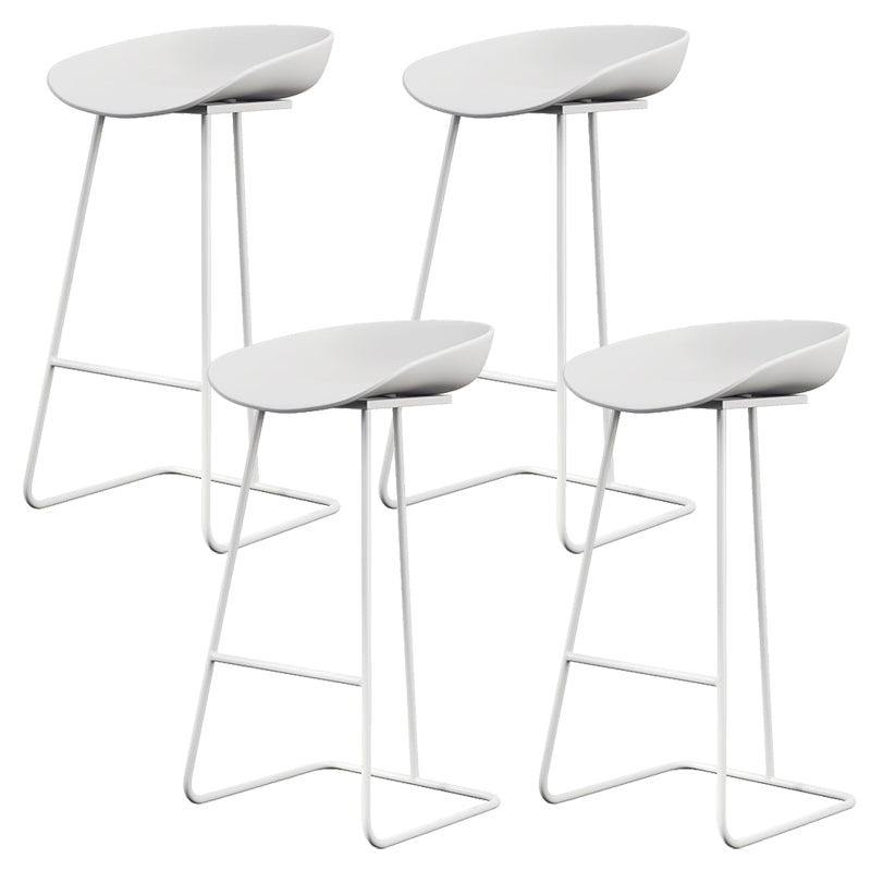 Taburete de bar de plástico estilo Glam, taburete de bar con forma de cubo y altura de mostrador