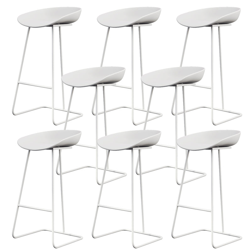 Taburete de bar de plástico estilo Glam, taburete de bar con forma de cubo y altura de mostrador