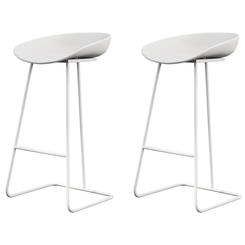 Taburete de bar de plástico estilo Glam, taburete de bar con forma de cubo y altura de mostrador
