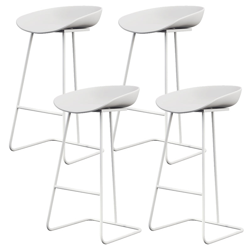 Taburete de bar de plástico estilo Glam, taburete de bar con forma de cubo y altura de mostrador