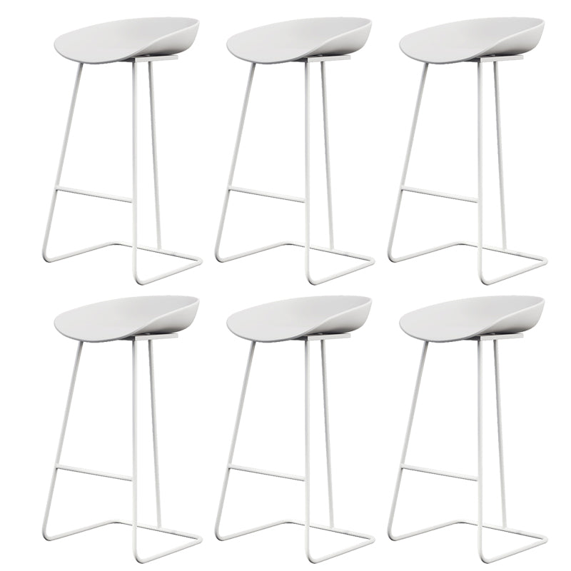 Taburete de bar de plástico estilo Glam, taburete de bar con forma de cubo y altura de mostrador