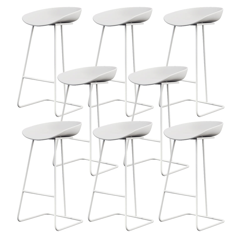 Taburete de bar de plástico estilo Glam, taburete de bar con forma de cubo y altura de mostrador