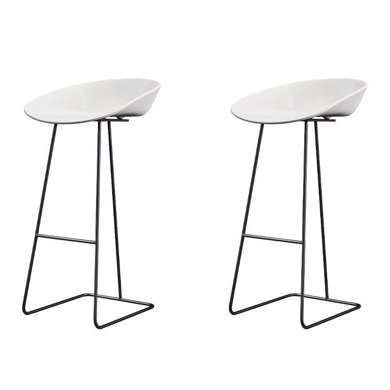 Taburete de bar de plástico estilo Glam, taburete de bar con forma de cubo y altura de mostrador