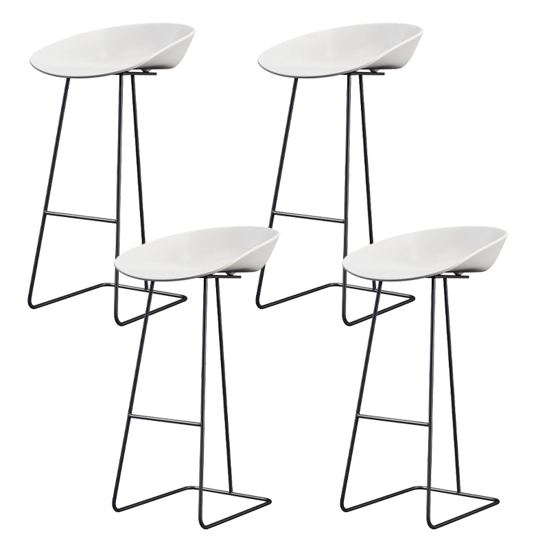 Taburete de bar de plástico estilo Glam, taburete de bar con forma de cubo y altura de mostrador