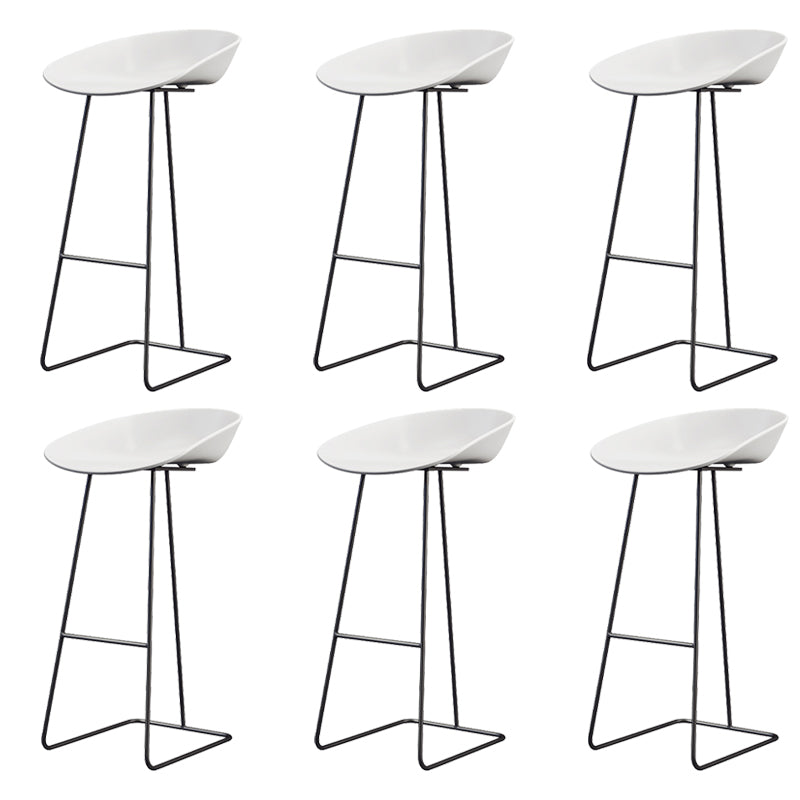 Taburete de bar de plástico estilo Glam, taburete de bar con forma de cubo y altura de mostrador