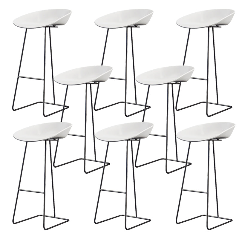 Taburete de bar de plástico estilo Glam, taburete de bar con forma de cubo y altura de mostrador