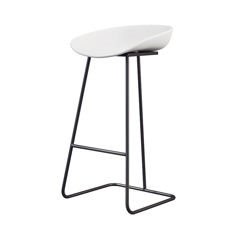 Taburete de bar de plástico estilo Glam, taburete de bar con forma de cubo y altura de mostrador