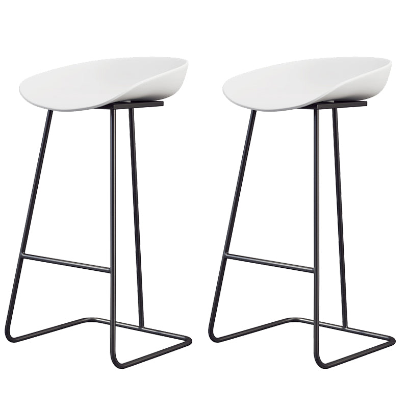 Taburete de bar de plástico estilo Glam, taburete de bar con forma de cubo y altura de mostrador