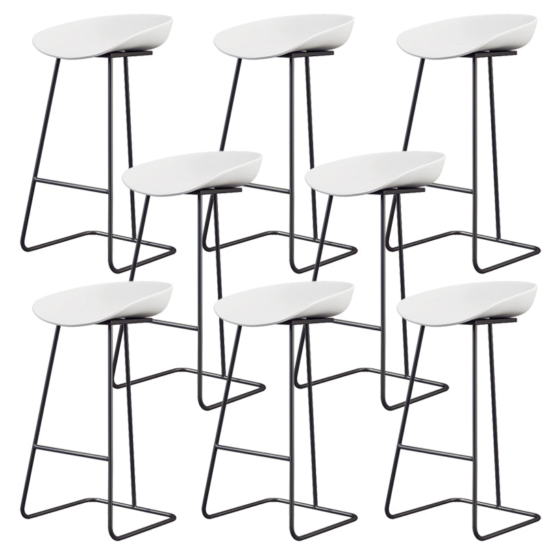 Taburete de bar de plástico estilo Glam, taburete de bar con forma de cubo y altura de mostrador