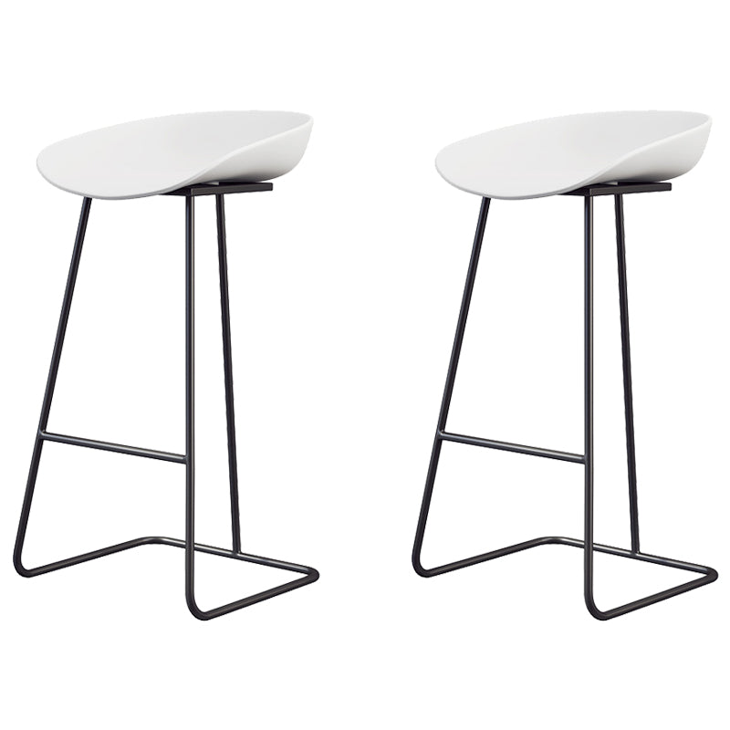 Taburete de bar de plástico estilo Glam, taburete de bar con forma de cubo y altura de mostrador