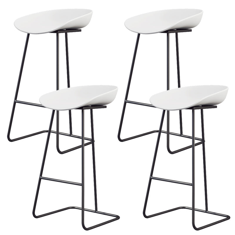 Taburete de bar de plástico estilo Glam, taburete de bar con forma de cubo y altura de mostrador