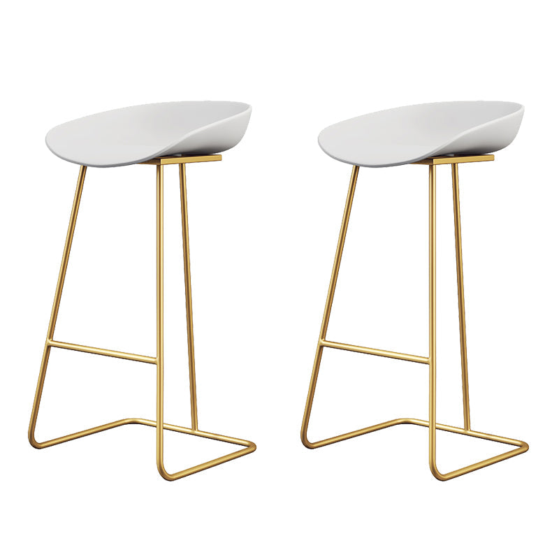 Taburete de bar de plástico estilo Glam, taburete de bar con forma de cubo y altura de mostrador