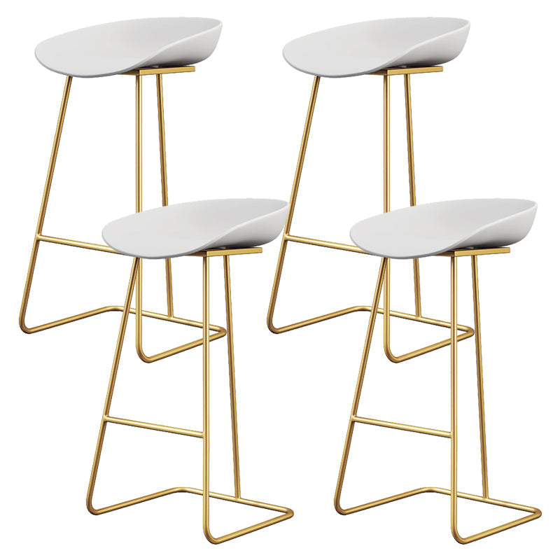 Taburete de bar de plástico estilo Glam, taburete de bar con forma de cubo y altura de mostrador