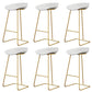 Taburete de bar de plástico estilo Glam, taburete de bar con forma de cubo y altura de mostrador