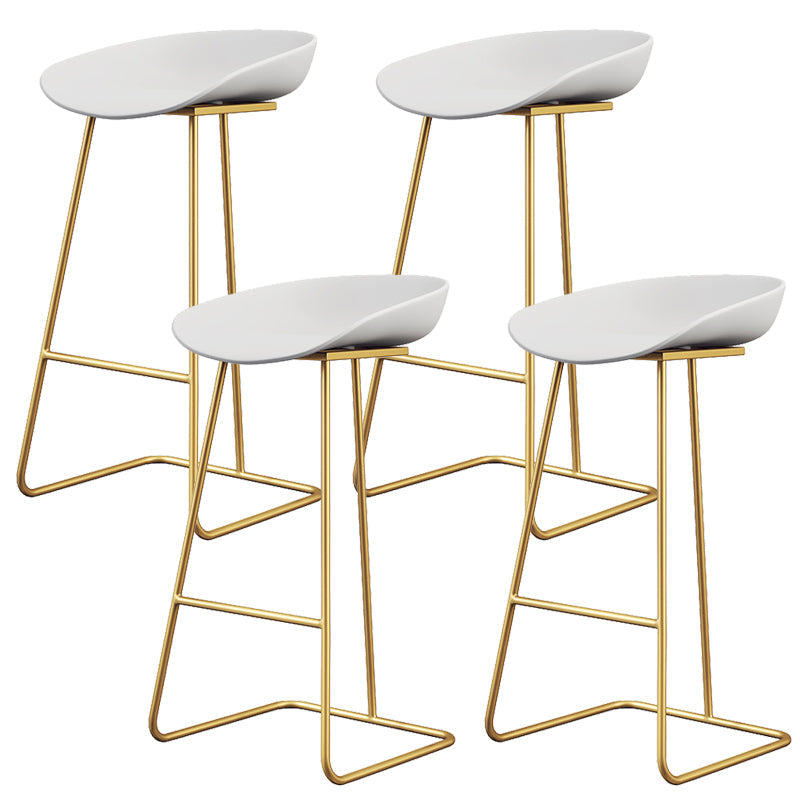 Taburete de bar de plástico estilo Glam, taburete de bar con forma de cubo y altura de mostrador