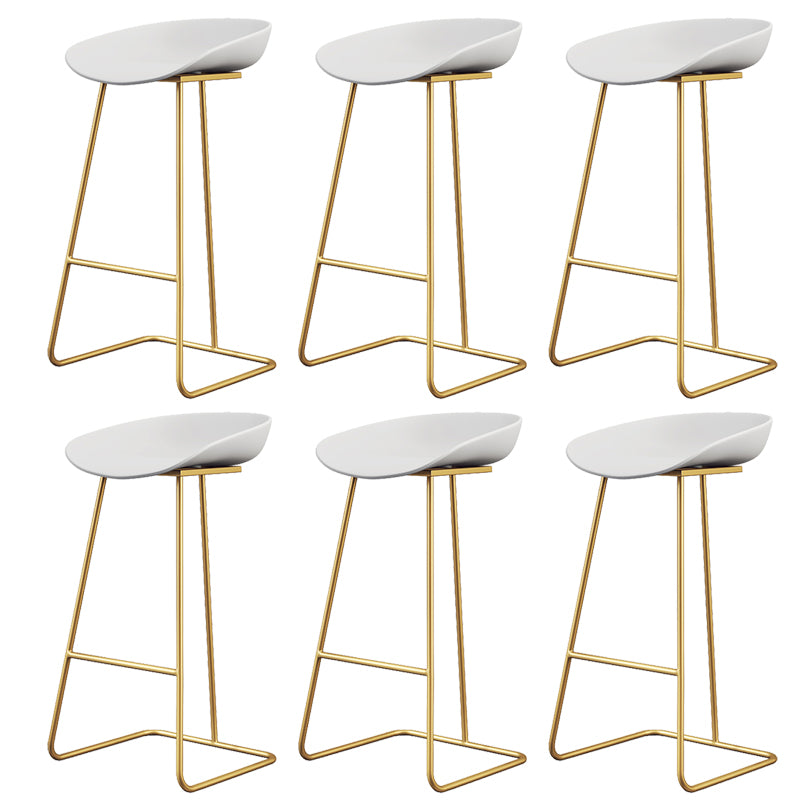 Taburete de bar de plástico estilo Glam, taburete de bar con forma de cubo y altura de mostrador