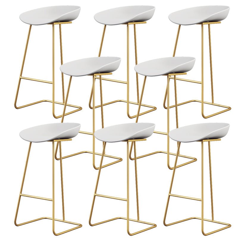 Taburete de bar de plástico estilo Glam, taburete de bar con forma de cubo y altura de mostrador