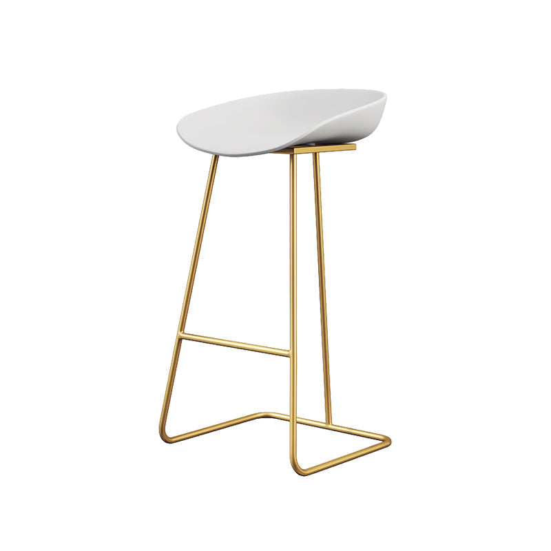 Taburete de bar de plástico estilo Glam, taburete de bar con forma de cubo y altura de mostrador