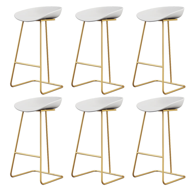 Taburete de bar de plástico estilo Glam, taburete de bar con forma de cubo y altura de mostrador