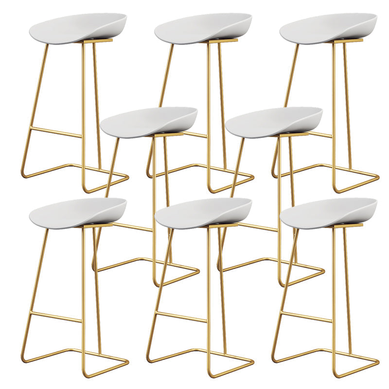 Taburete de bar de plástico estilo Glam, taburete de bar con forma de cubo y altura de mostrador