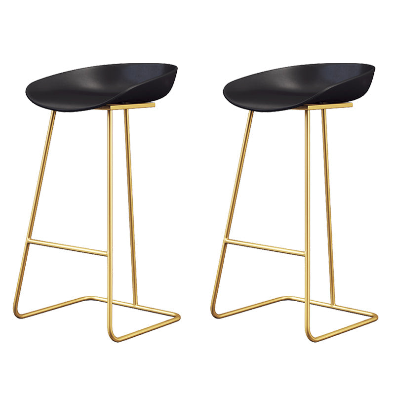 Taburete de bar de plástico estilo Glam, taburete de bar con forma de cubo y altura de mostrador