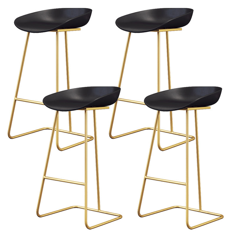 Taburete de bar de plástico estilo Glam, taburete de bar con forma de cubo y altura de mostrador
