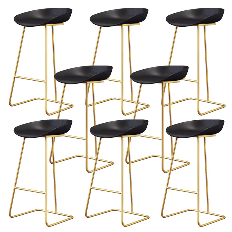 Taburete de bar de plástico estilo Glam, taburete de bar con forma de cubo y altura de mostrador