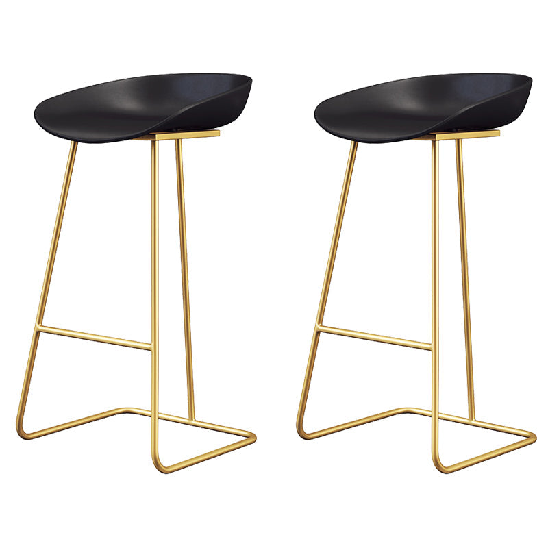 Taburete de bar de plástico estilo Glam, taburete de bar con forma de cubo y altura de mostrador