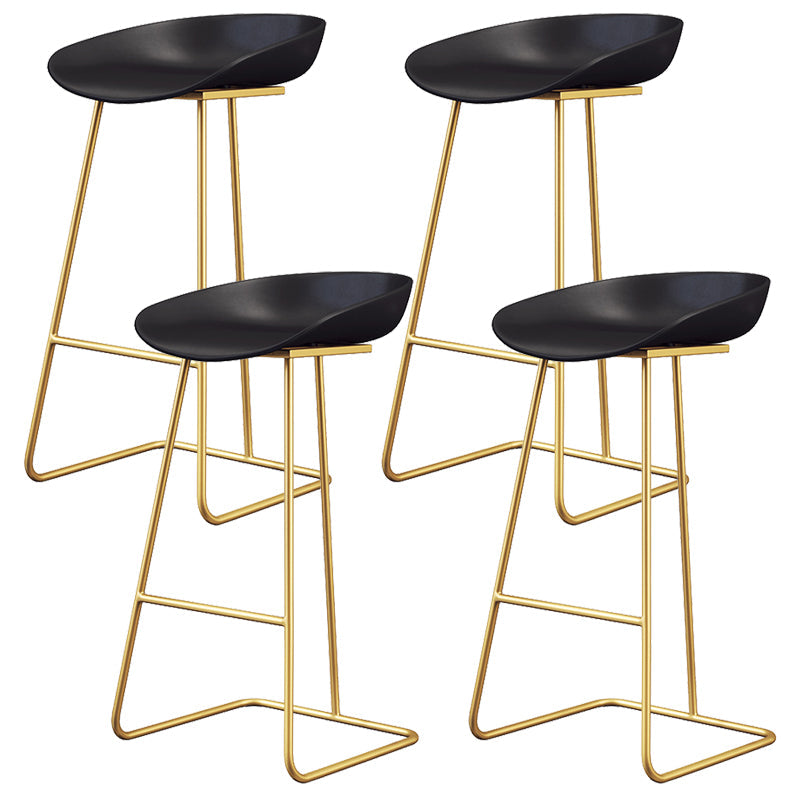 Taburete de bar de plástico estilo Glam, taburete de bar con forma de cubo y altura de mostrador