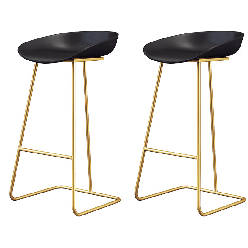 Taburete de bar de plástico estilo Glam, taburete de bar con forma de cubo y altura de mostrador