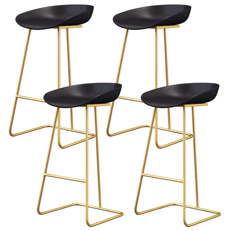 Taburete de bar de plástico estilo Glam, taburete de bar con forma de cubo y altura de mostrador