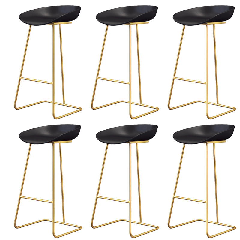 Taburete de bar de plástico estilo Glam, taburete de bar con forma de cubo y altura de mostrador