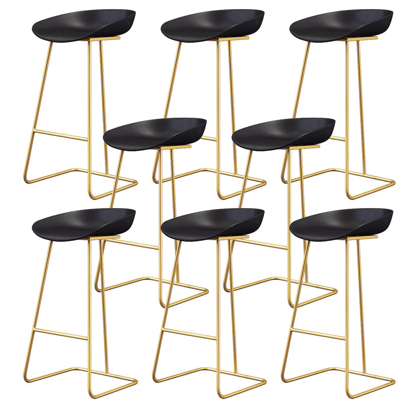 Taburete de bar de plástico estilo Glam, taburete de bar con forma de cubo y altura de mostrador