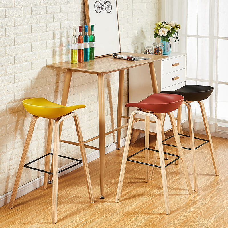 Chaise de bar de café en plastique de tabouret haut de comptoir sans bras de dossier nordique avec la base en bois