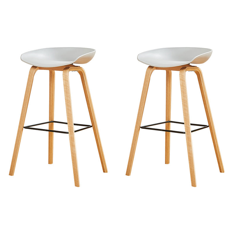 Chaise de bar de café en plastique de tabouret haut de comptoir sans bras de dossier nordique avec la base en bois